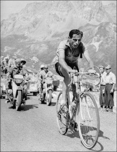 Le Campionissimo, le seul, l'unique. 5 victoires au Giro et 2 Tours dans les annes 50, et l'image d'un grimpeur solitaire, arien, aux bras immenses, grimpant assis...