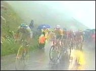 C'tait un pur grimpeur, au dmarrage sec... Cette image prise dans le Galibier, dans la brume, un jour d'exploit sur le Tour 98 symbolise  elle seule la carrire nbuleuse de ce Grand du cyclisme...