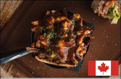 De quel pays est originaire la poutine, des frites avec du fromage et une sauce brune ?