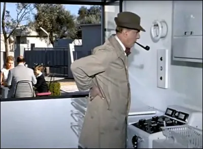 Quel est le nom de ce film où M. Hulot intervient dans une cuisine moderne robotisée ?