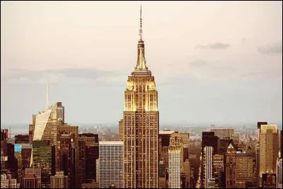 Vrai ou faux ? 
Le 22 août 2025, l'Empire State Building a été illuminé de doré pour célébrer le succès du film, accompagné de la chanson ''Golden''.