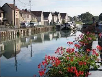 Aujourd'hui, nous démarrons notre balade le long du canal latéral à la Marne, à Bisseuil. Ancienne commune de l'arrondissement d'Épernay, elle se situe dans le département ...