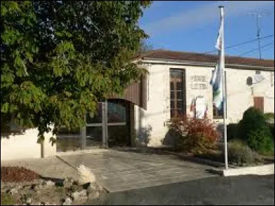 Petit village de 71 habitants, dans l'arrondissement de Jonzac, Le Pin se situe dans l'ex région ...