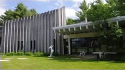 En quelle année le groupe s'est-il associé à une école Montessori ?