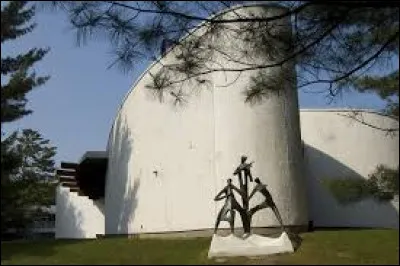 De quel instrument jouait le fondateur de ce centre ?