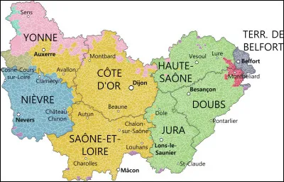 Quelle ville de Bourgogne compte la crème de cassis parmi ses spécialités ?