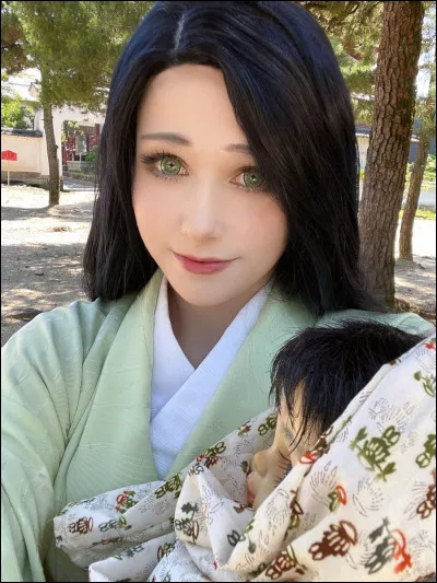 La mère d'Inosuke, Doma l'a tuée quand il était bébé.
Qui est cette jeune femme ?