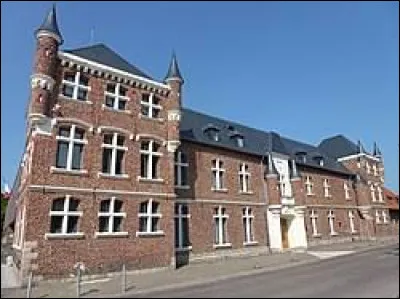 Nous partons maintenant à Auby. Ville de l'aire d'attraction Douaisienne, dans la région naturelle de la Pévèle, elle se situe dans le département ...