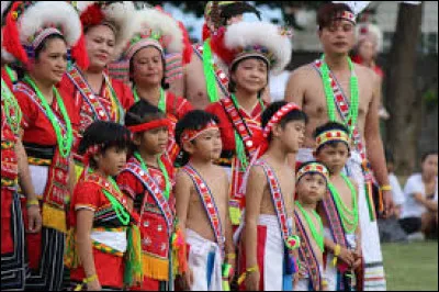 Dans quel pays d'Asie de l'Est vivent les aborigènes appelés Amis ?