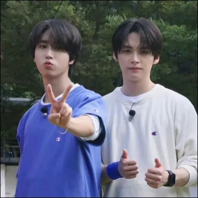 Est-ce que tu es droitière ou gauchère ?