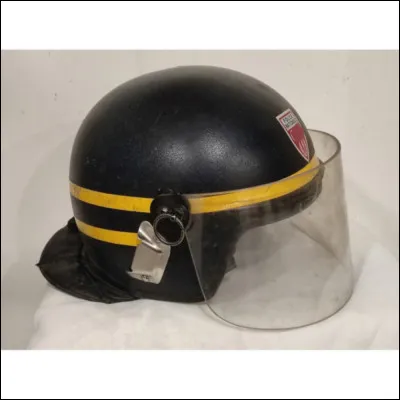 Quel métier exerce celui qui porte ce casque ?