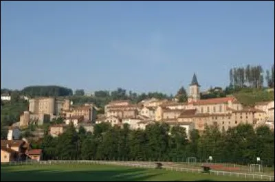 Nous sommes dans le Forez, à Chalmazel. Ancienne commune d'Auvergne-Rhône-Alpes, connue pour sa station de sports d'hiver, elle se situe dans le département ...