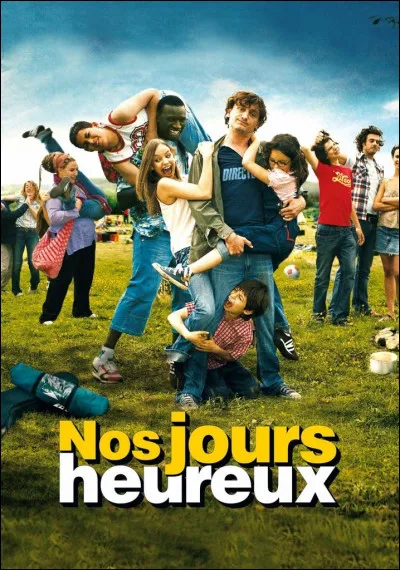 Dans le film "Nos jours heureux", qui joue le rôle du directeur de la colonie ?