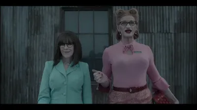 Qui est la première personne en partant de la droite ?