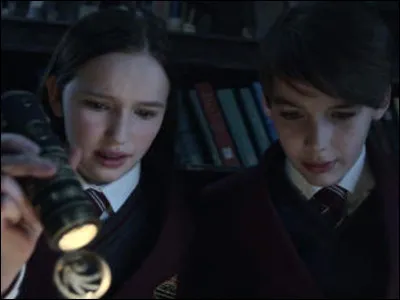 Quel est le nom de famille des triplés en anglais ?