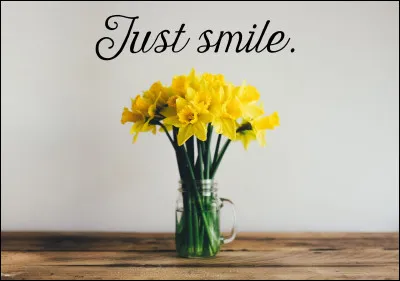 Tu croises cette personne dans un couloir, et elle te sourit. 
Comment réagis-tu ?