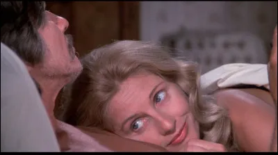 Quelle actrice donne la réplique à Charles Bronson dans le film "C'est arrivé entre midi et trois heures", sorti en 1976 ?