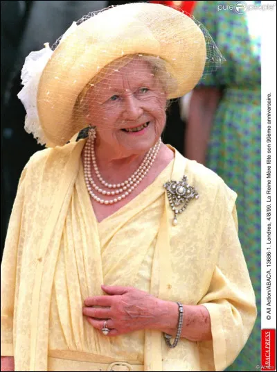 À quel âge la reine-mère est-elle décédée ?