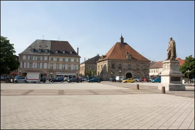 Phalsbourg est une ville de 4 600 habitants qui se trouve dans ...