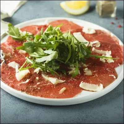 Le carpaccio est un plat originaire de l'Espagne.