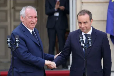 Combien de temps François Bayrou est-il resté le Premier ministre français ?