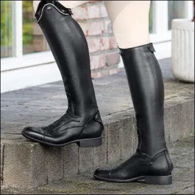 À quelle duchesse, surnommée la Grande Mademoiselle, un duc aurait-il dit "Tire-moi mes bottes" en la prenant pour une femme de chambre ?