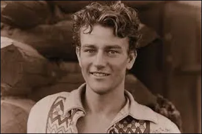 Parmi ces trois acteurs, lequel était le plus grand (en taille) ?