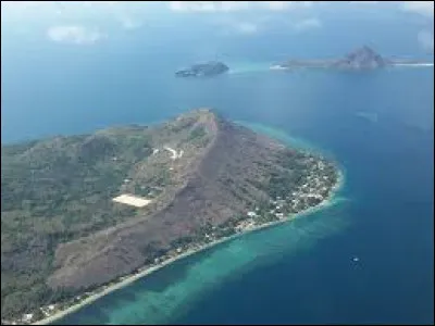 Le détroit de la Pérouse sépare l'extrémité sud de l'île russe de Sakhaline à une île du Japon : laquelle ?