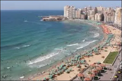 Quelle mer borde les côtes de l'Egypte ?