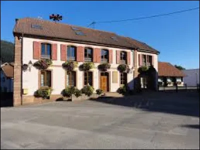 Nous sommes dans la vallée de la Bruche, à Plaine. Village de l'arrondissement de Molsheim, sur le versant sud du Donon, il se situe dans le département ...