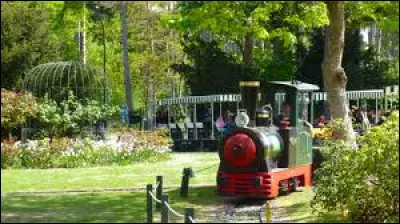 Comment se nomme le seul parc d'attractions et de loisirs de la capitale française ?