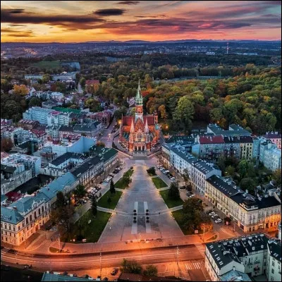 Dans quel pays la ville de Cracovie est-elle située ?