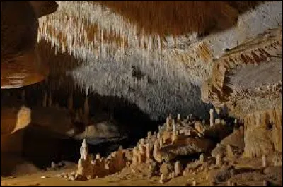 Je vous emmène en Occitanie à la découverte des grottes de Cougnac, à Payrignac. Village de l'arrondissement de Gourdon, sur les bords de la Melve et de la Marcillande, il se situe dans le département ...