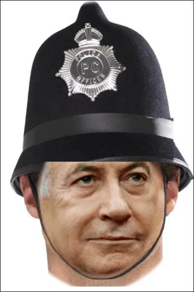 Qui porte le fameux casque des Bobbies ?