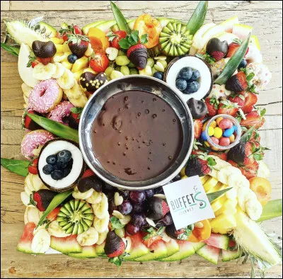 Par quoi peut-on éventuellement remplacer les fruits pour manger une fondue au chocolat ?