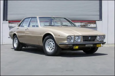 Concurrente de la Jaguar XJ de l'époque, cette voiture de luxe destinée à une clientèle d'hommes d'affaires s'est voulue être une offre plus intéressante que sa rivale britannique. Cependant, son prix et sa qualité de fabrication laissaient à désirer et aujourd'hui, le nom de cette voiture n'est pas connu. Pouvez-vous quand même me le donner ?