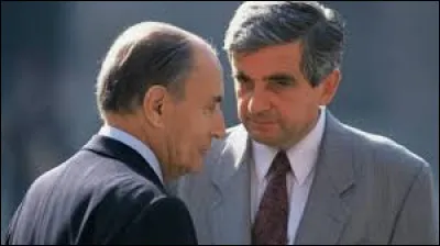 Pour quelle raison Jean-Pierre Chevènement, alors ministre de la Défense depuis 1988, démissionne-t-il du gouvernement ?