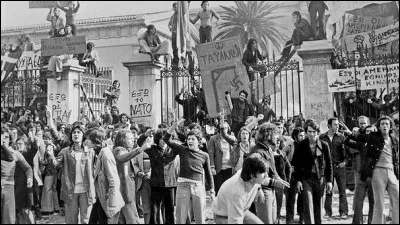 En 1974 le conflit à Chypre est en partie responsable de la fin de la dictature des...