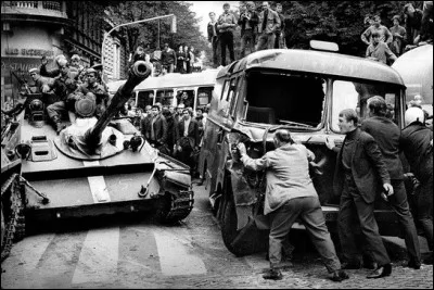 Dans quelle capitale du bloc de l'Est a été écrasée la révolution en 1968 ?