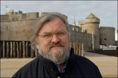 Quel festival littéraire, dirigé par Michel Le Bris, se déroule chaque année à Saint-Malo ?