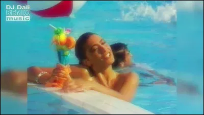 Qui chantait le titre aquatique "Boys, boys, boys" ?