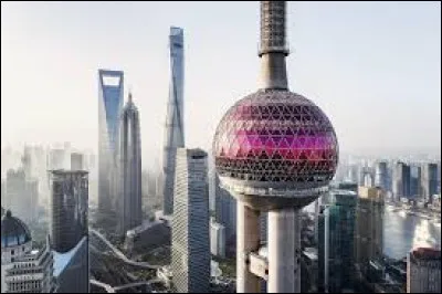 La troisi&egrave;me ville la plus peupl&eacute;e au monde est Londres.