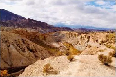 Le d&eacute;sert de Tabernas se situe au Portugal.