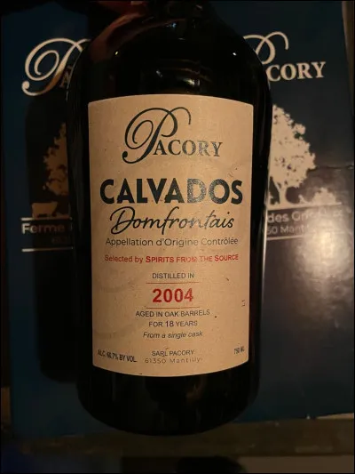 La calvados AOC du Domfrontais est à la base de quel fruit ?