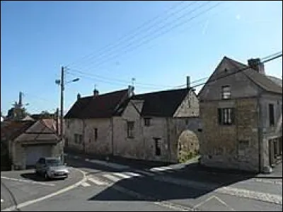 Je vous emmène maintenant dans le Vexin français, à Bouconvillers. Village des Hauts-de-France, il se situe dans le département ...