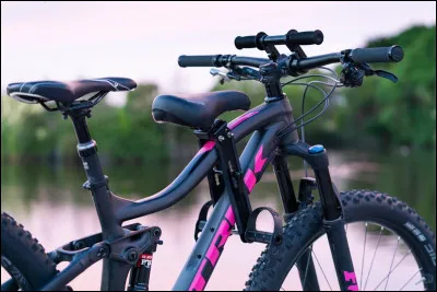 Ton vélo est cassé tu n'as pas le permis, comment rejoins-tu tes potes ?