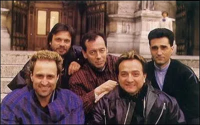 Qui était "abandonné" dans une chanson du groupe Gold en 1985 ?