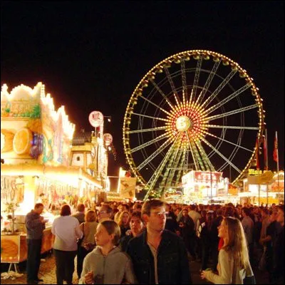 Quel plat de fête foraine, déjà vendu au moins au XIIe siècle, est dorigine brabançonne ?