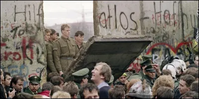 En quelle année est tombé le mur qui séparait la ville ?