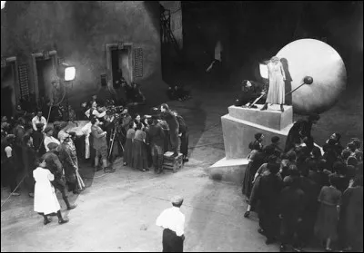 Comment se nomme la société de cinéma située à Berlin-Tempelhof ?